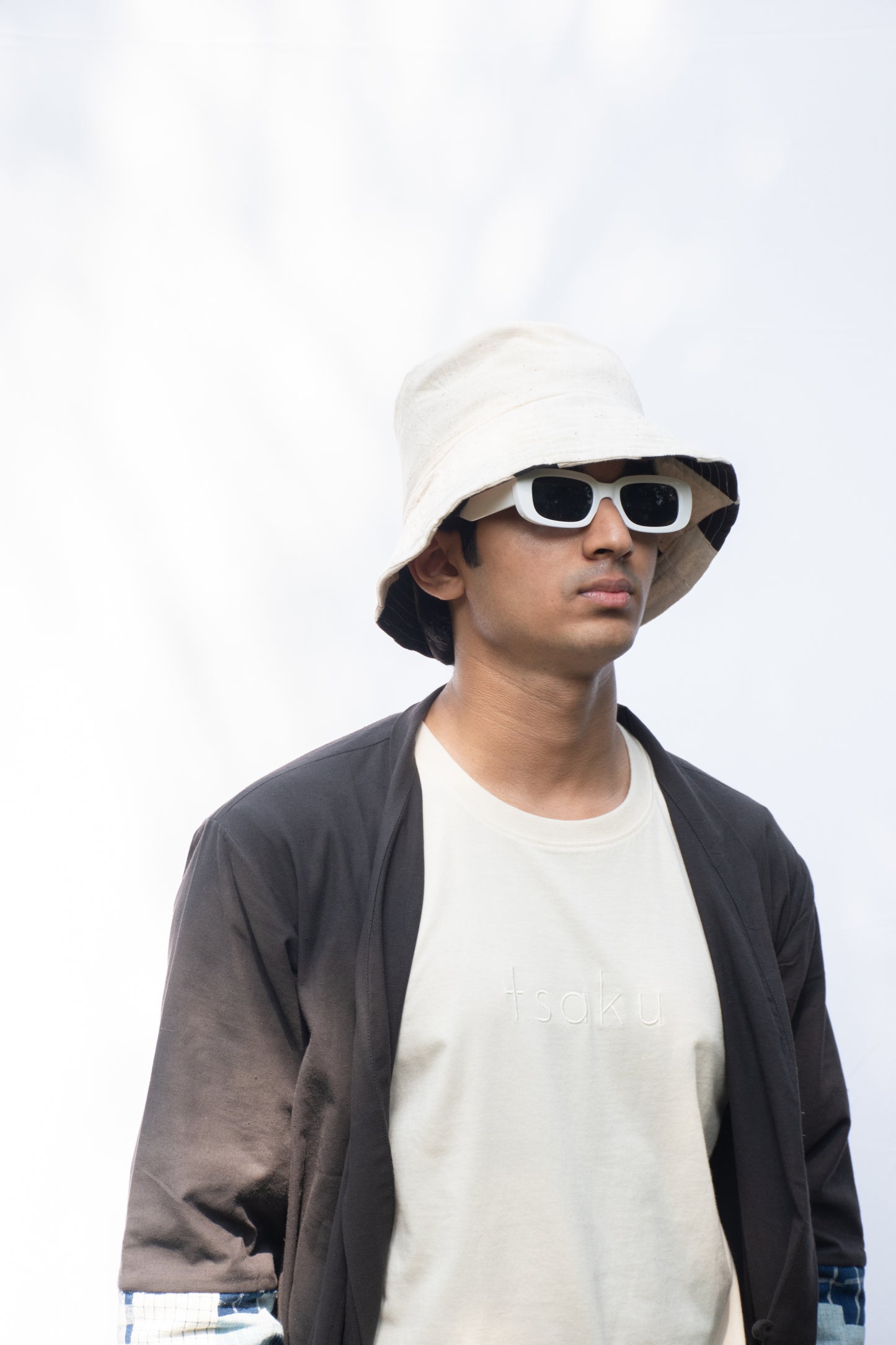 Ecru reversible bucket hat